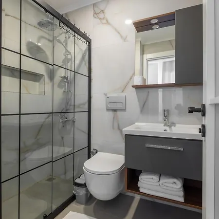 Duplex In The Heart Of Cleopatra, 200m To The