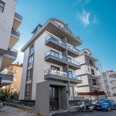 Duplex In The Heart Of Cleopatra, 200m To The ألانيا